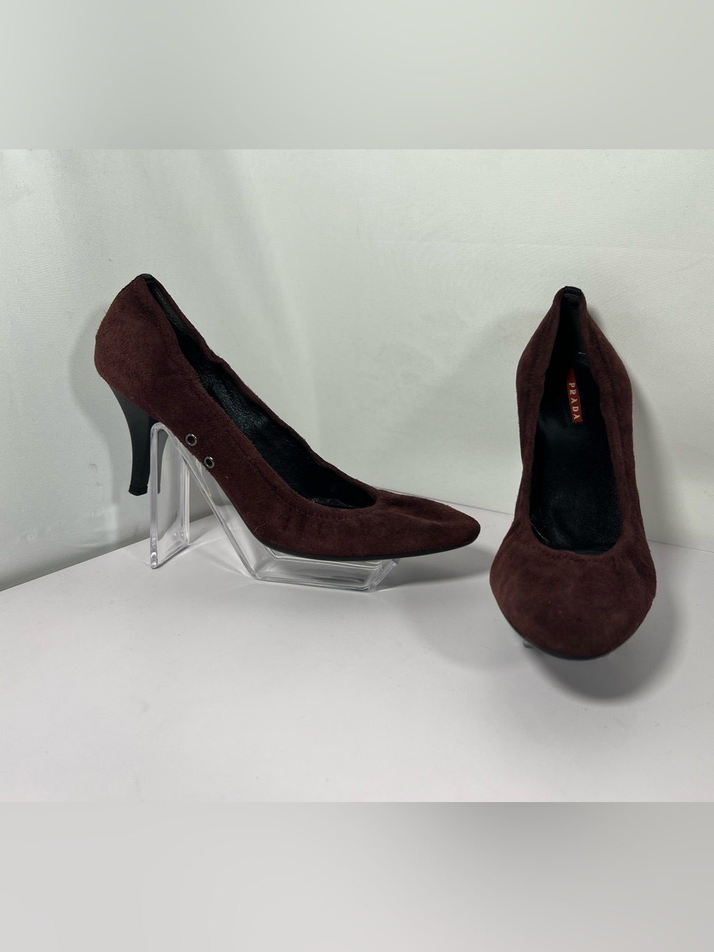 7083: Prada Suede Round Toe Pumps Burgundy Eu 38 Us 7.5 Made In Italy